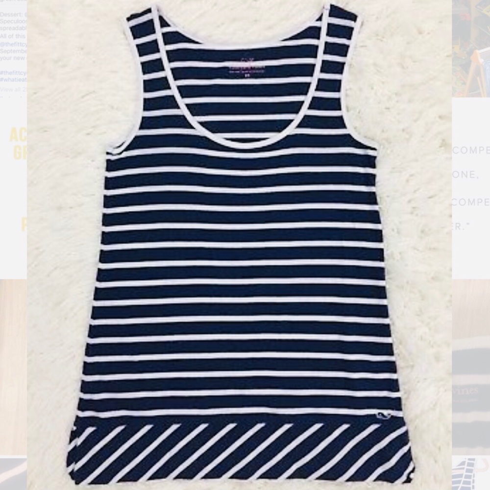 💙Vineyard Vines Striped Tank💙